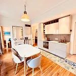 Charming 4-Room Flat Near Eiffel Tower-8People-2 Bedrooms